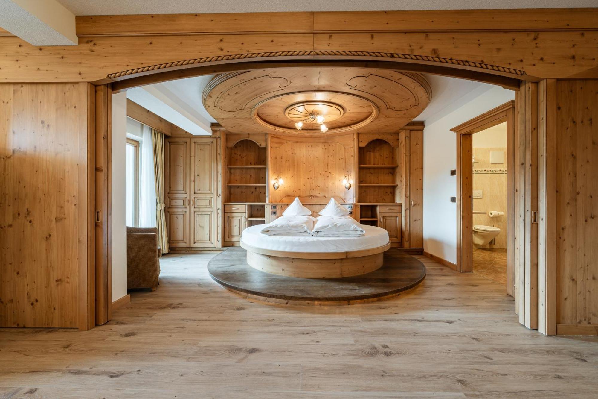 Rene Dolomites Boutique Hotel Поцца-ди-Фасса Экстерьер фото