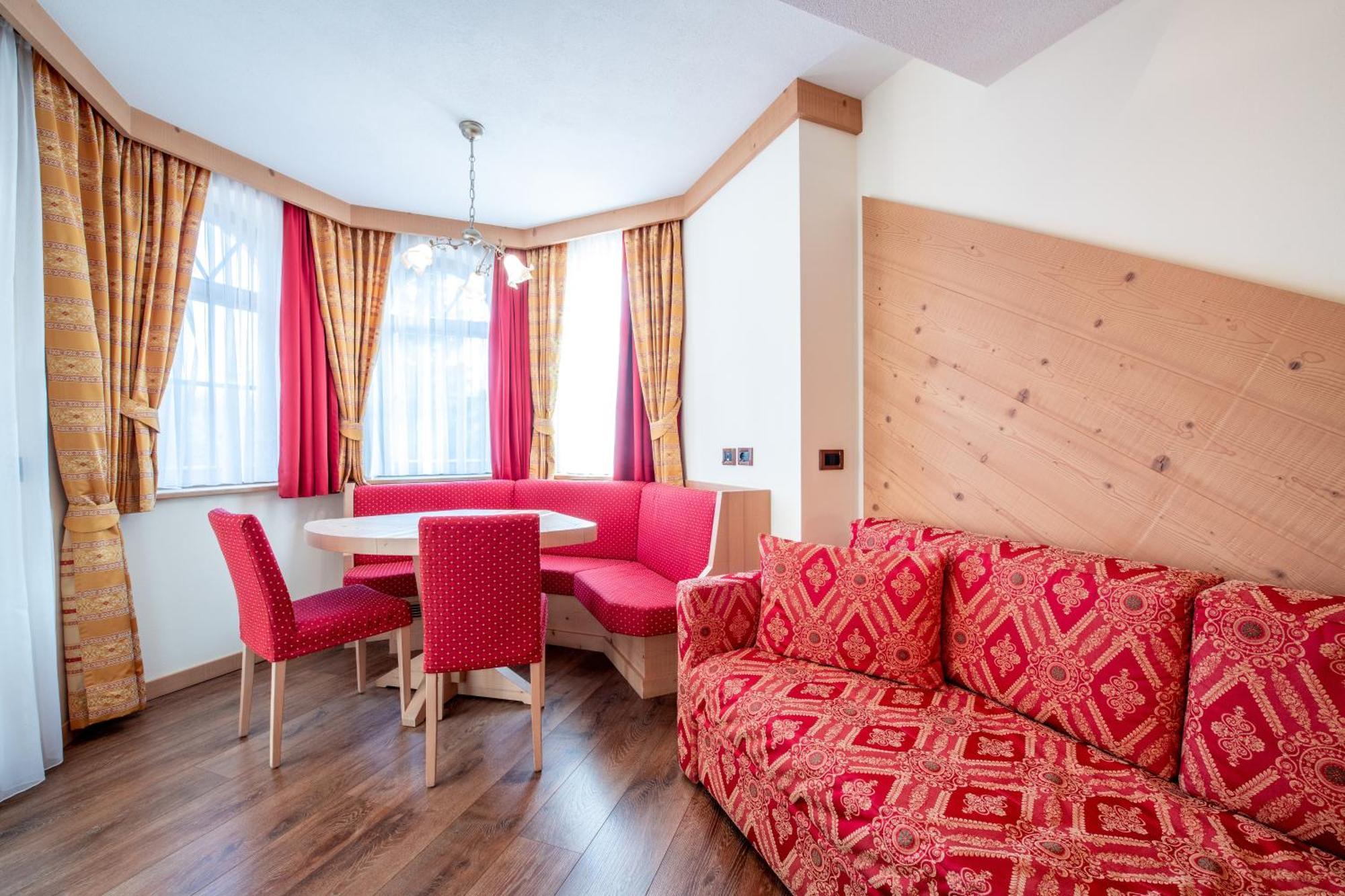 Rene Dolomites Boutique Hotel Поцца-ди-Фасса Номер фото